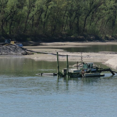 Sediment excavation at Drava, Petrijevci, © by Tibor Mikuška,HDZPP